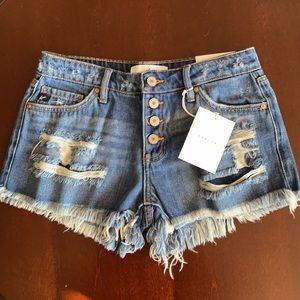 NWT KanCan Distressed Frayed Shorts 1/24